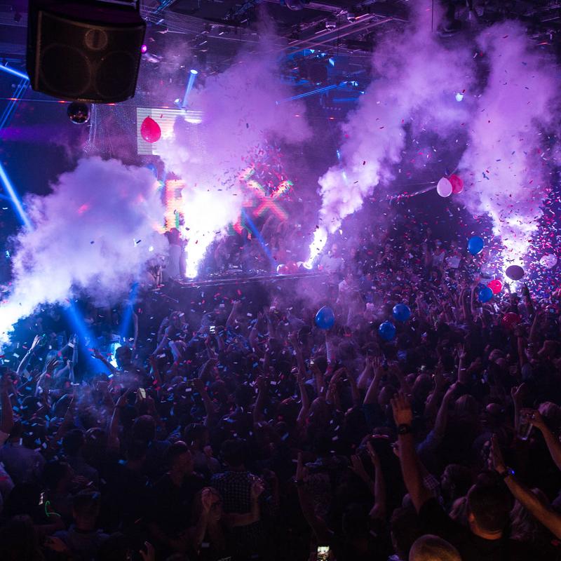 Parq crowd and lighting